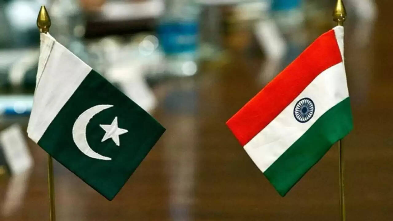 भारत-पाकिस्तान क्रिकेट मुकाबला: एशिया कप 2025 में बढ़ते विवाद और राजनीतिक प्रतिक्रियाएँ