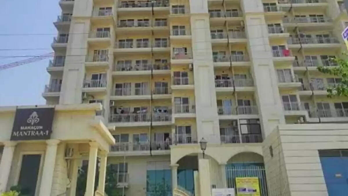 ग्रेटर नोएडा वेस्ट: महागुन मंत्रा 1 के निवासियों की रजिस्ट्री में देरी से हंगामा