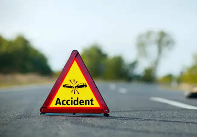 मिरजापुर में सड़क दुर्घटना में तीन की मौत, ट्रक चालक फरार