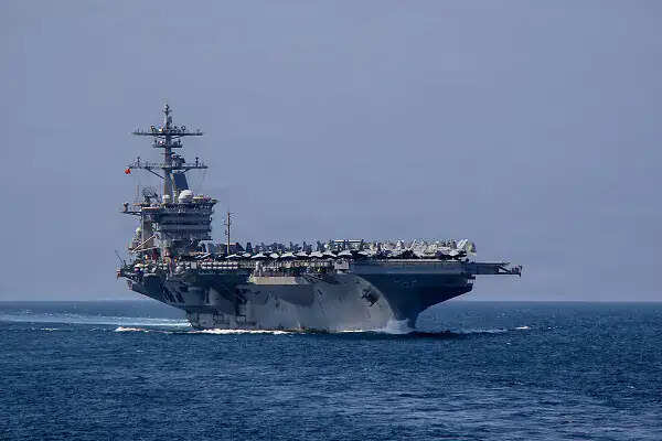 ईरान की चेतावनी: USS अब्राहम लिंकन को निशाना बनाने की धमकी