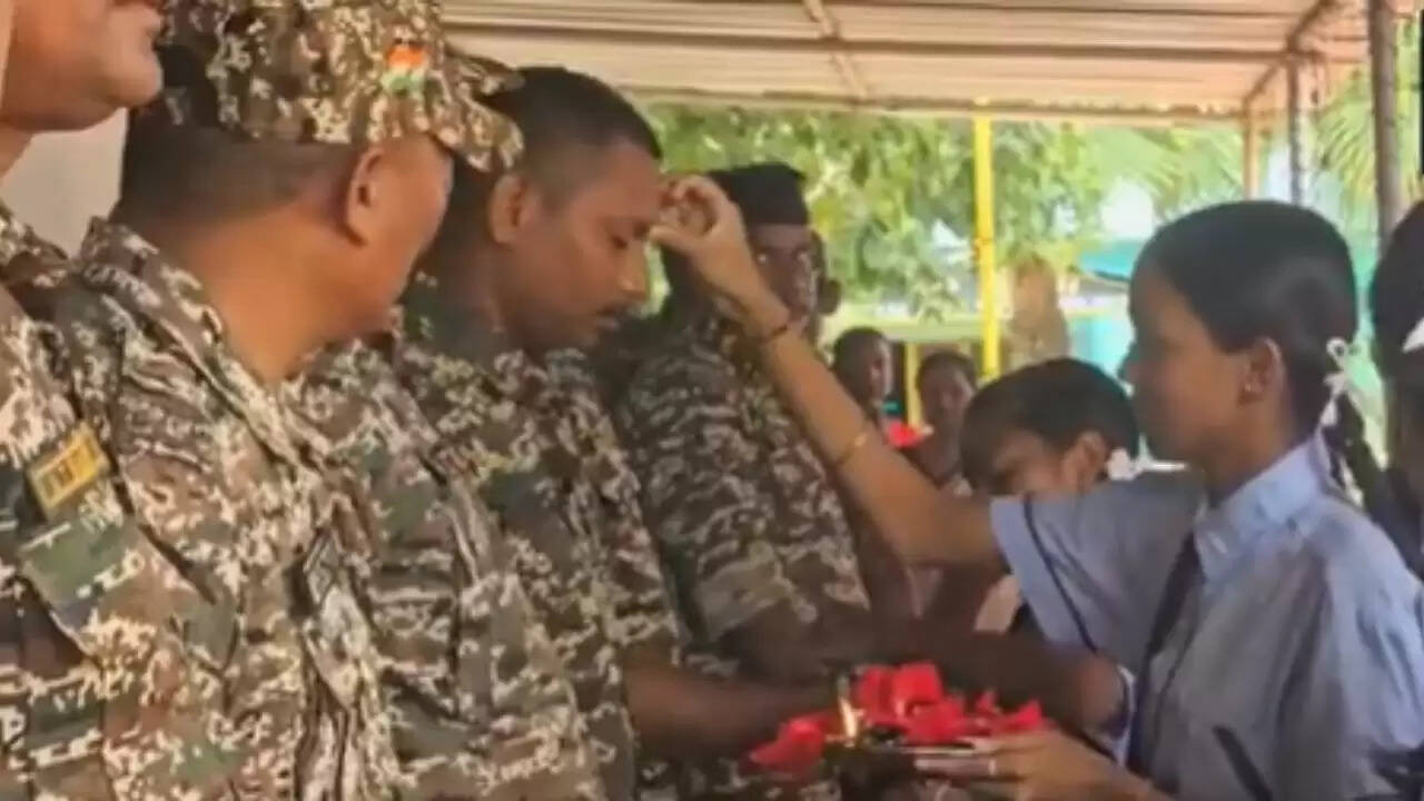 सुकमा में महिलाओं ने CRPF के साथ मनाया रक्षाबंधन