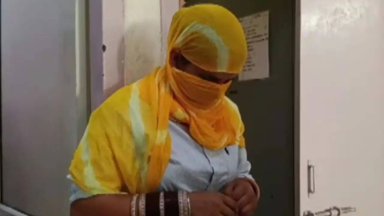 पंजाब में फर्जी पुलिस अधिकारी गिरफ्तार, जांच जारी