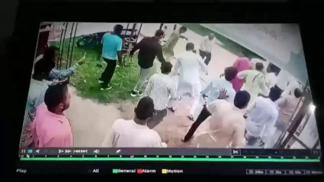 Gorakhpur में कांग्रेस की बैठक में हुई हिंसा: क्या है पूरा मामला?