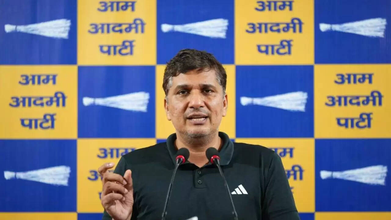 दिल्ली में भाजपा सरकार ने बंद की जीवन रक्षक योजना: आम आदमी पार्टी