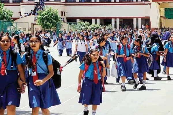 अहमदाबाद में स्कूलों को बम से उड़ाने की धमकी, सुरक्षा बढ़ाई गई
