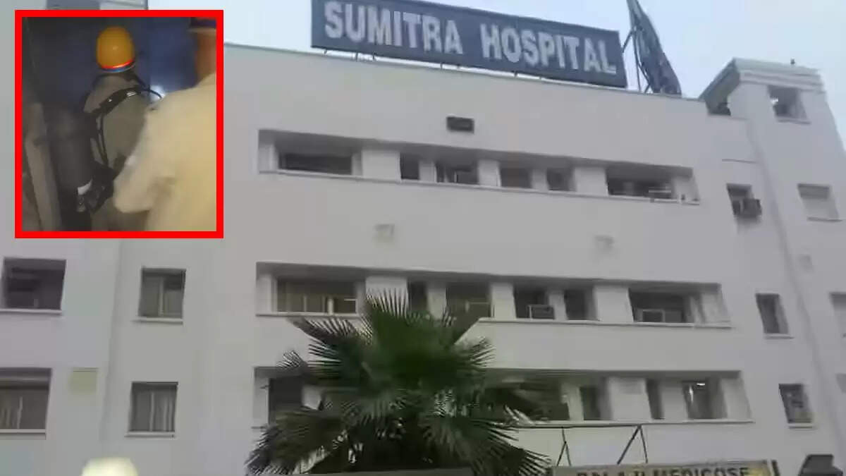 नोएडा के सुमित्रा हॉस्पिटल में आग, मरीजों को सुरक्षित निकाला गया