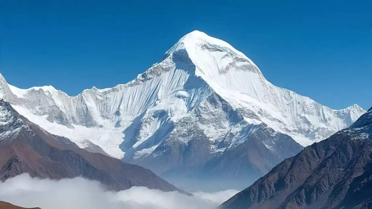 Mount Everest पर बर्फीले तूफान ने मचाई तबाही, 41 वर्षीय पर्वतारोही की मौत