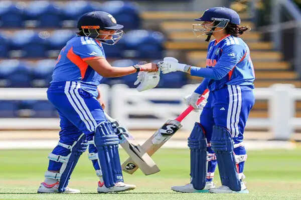शिखा पांडे ने साउथ अफ्रीका के खिलाफ मंधाना और शेफाली की चुनौती पर की चर्चा