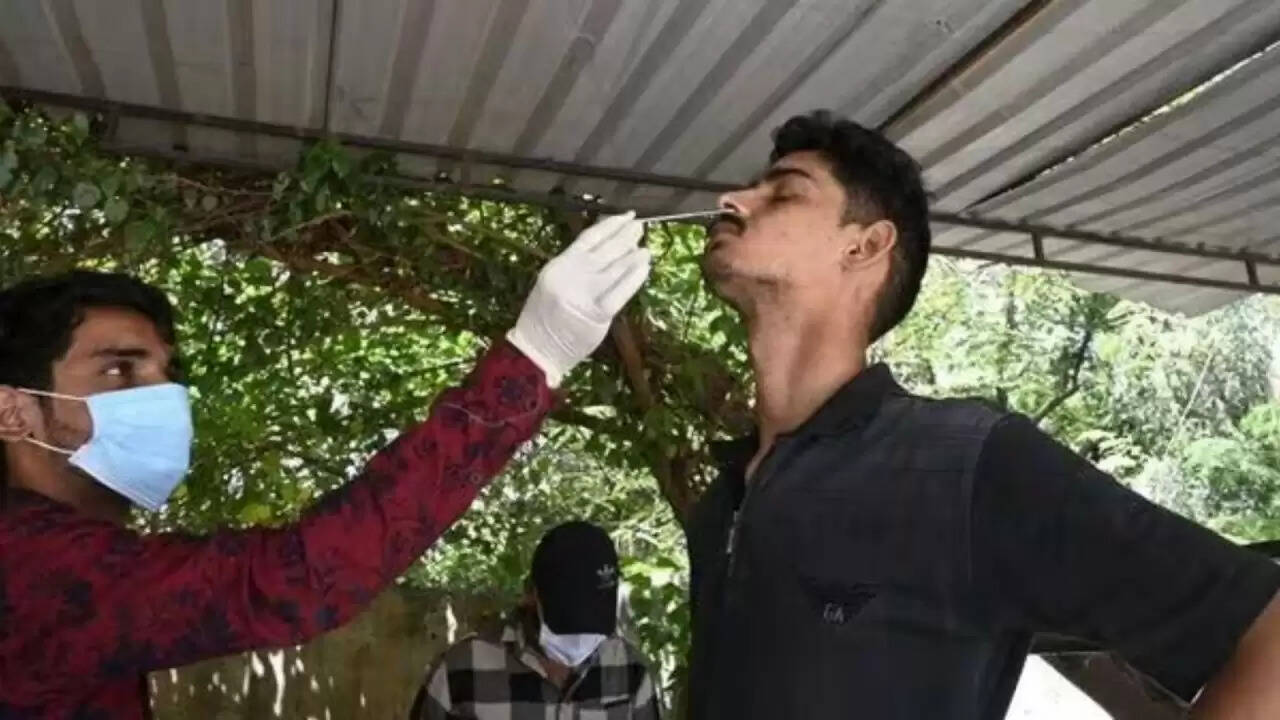 भारत में Covid-19 मामलों में अचानक वृद्धि: जानें क्या है स्थिति