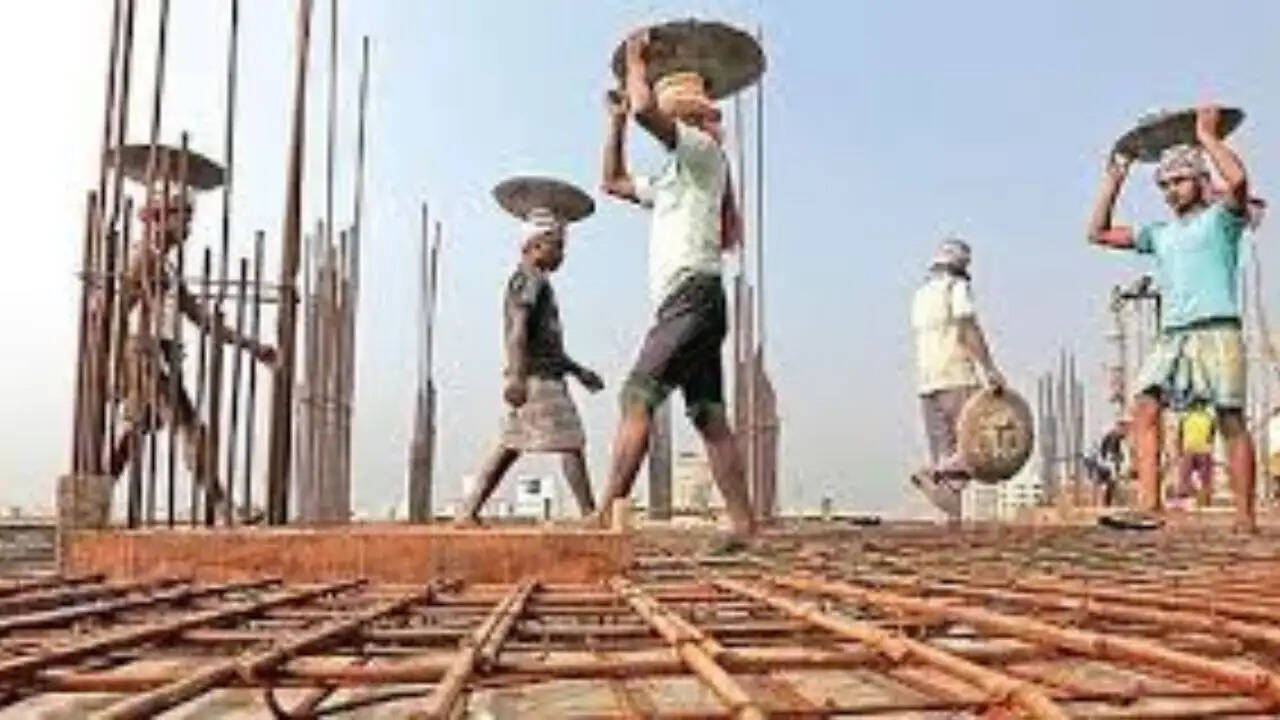 श्रमिकों के लिए नई पेंशन और सामाजिक सुरक्षा सुधारों की सिफारिशें