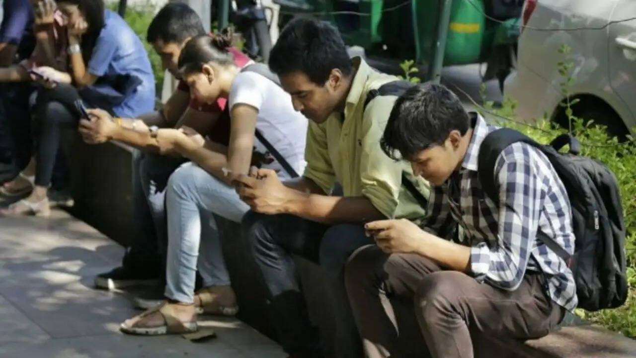 भारत में जेन-जी पेशेवरों की नेटवर्किंग में झिझक: रिपोर्ट के प्रमुख निष्कर्ष