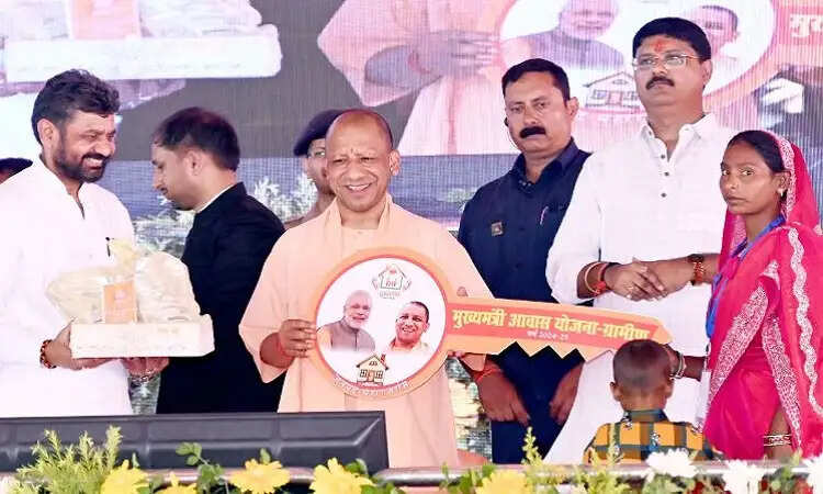 मुख्यमंत्री योगी आदित्यनाथ ने महराजगंज में 79 विकास परियोजनाओं का उद्घाटन किया
