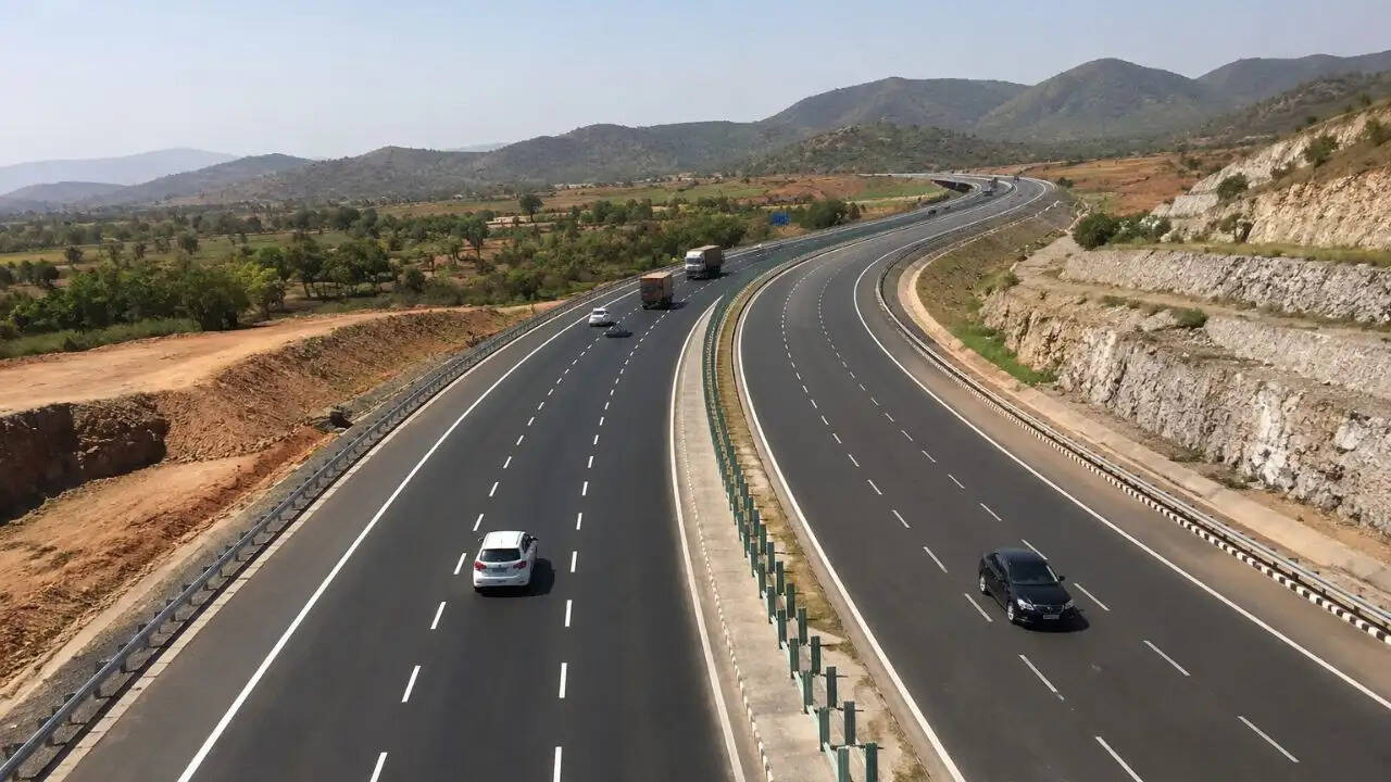 दिल्ली-कटरा एक्सप्रेसवे: धार्मिक पर्यटन और व्यापार को बढ़ावा देने वाला नया राजमार्ग