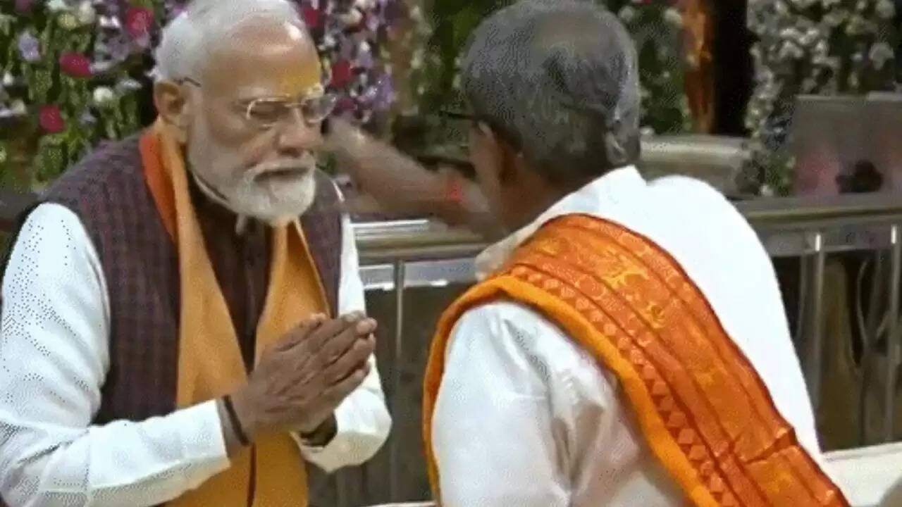 प्रधानमंत्री मोदी का गुजरात दौरा: सोमनाथ मंदिर में भव्य स्वागत और सांस्कृतिक पर्व