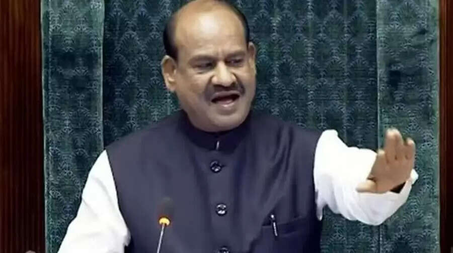 संसद में हंगामे के बीच लोकसभा स्पीकर ने कार्यवाही स्थगित की