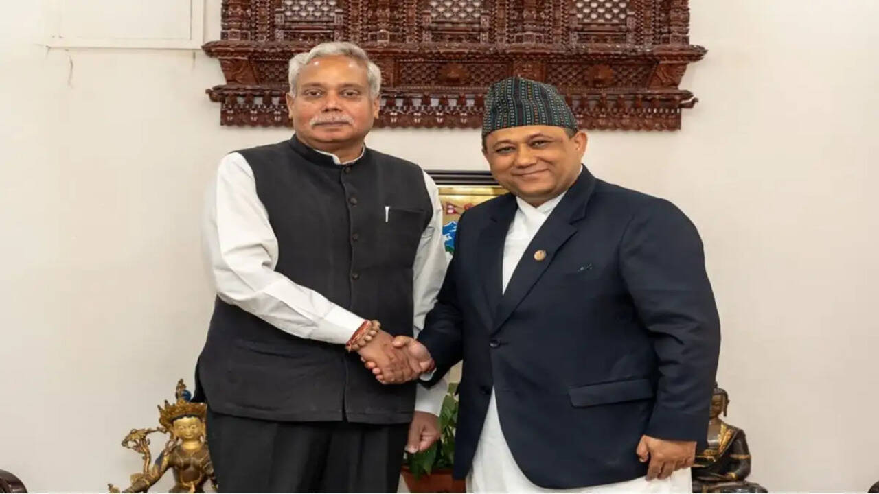 नेपाल के विदेश मंत्री से भारतीय राजदूत की विदाई मुलाकात
