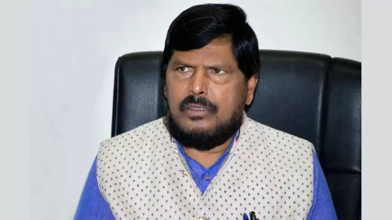 क्या खेलों में राजनीति का दखल सही है? रामदास अठावले का बयान