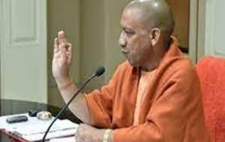 मुख्यमंत्री योगी ने लापरवाही पर 10 मंडलायुक्तों और सात जिलाधिकारियों से किया जवाब तलब