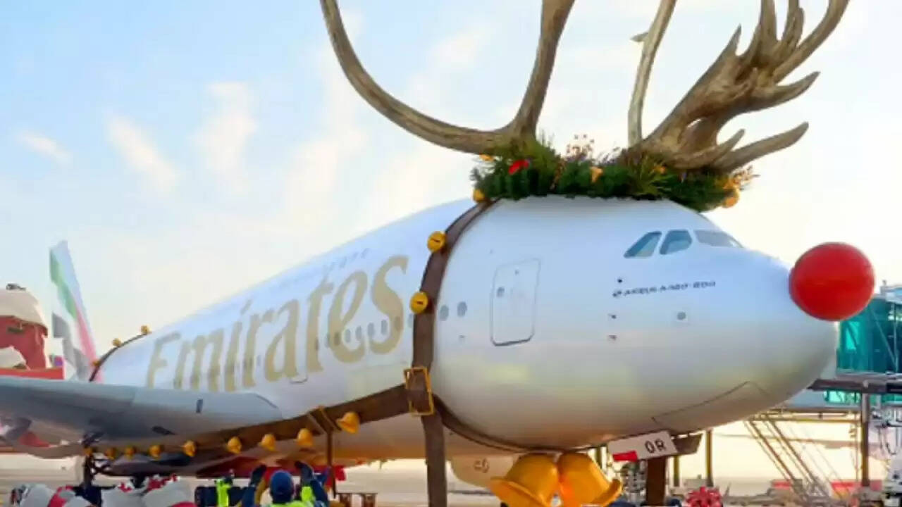 क्रिसमस 2025: एमिरेट्स का अनोखा 'स्लेज380' वीडियो हुआ वायरल