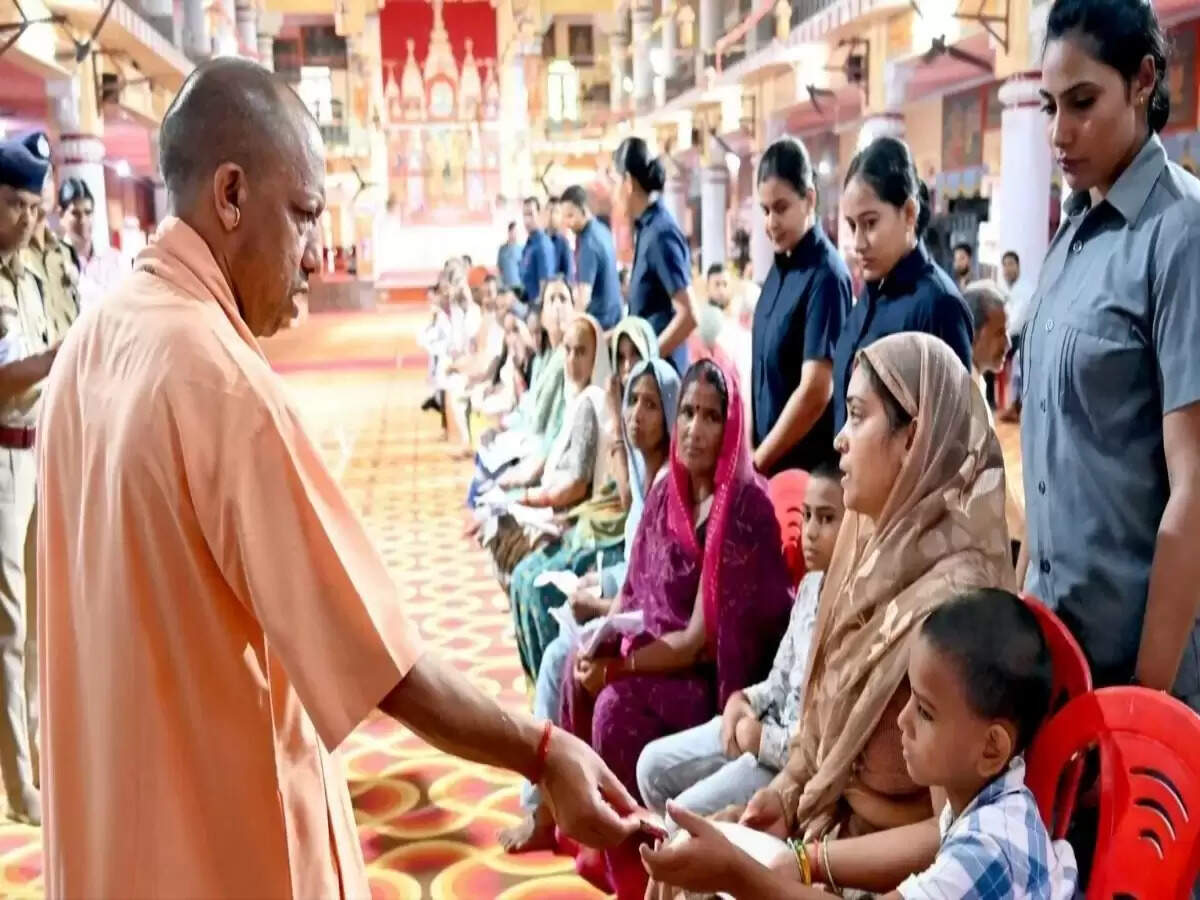 मुख्यमंत्री योगी आदित्यनाथ का जनता दर्शन: समस्याओं का समाधान