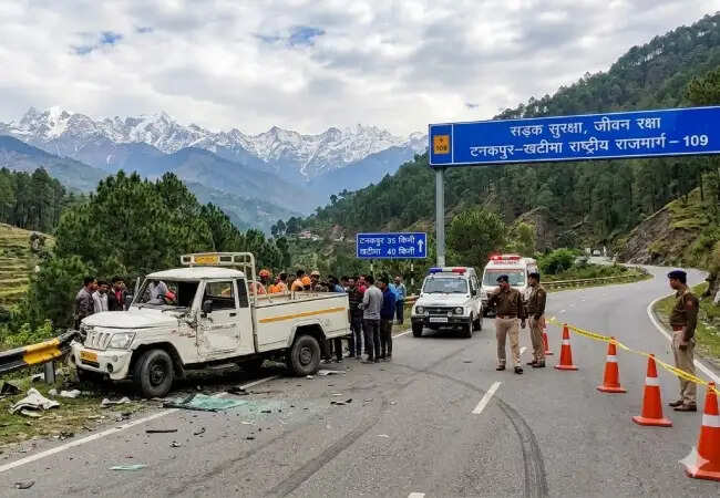 टनकपुर-खटीमा राजमार्ग पर टैक्सी और ट्रैक्टर की टक्कर, चालक की मौत