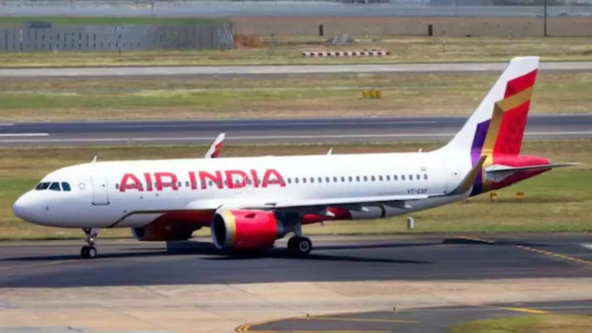 एयर इंडिया की फ्लाइट ने इमरजेंसी लैंडिंग की, केबिन में जलने की गंध