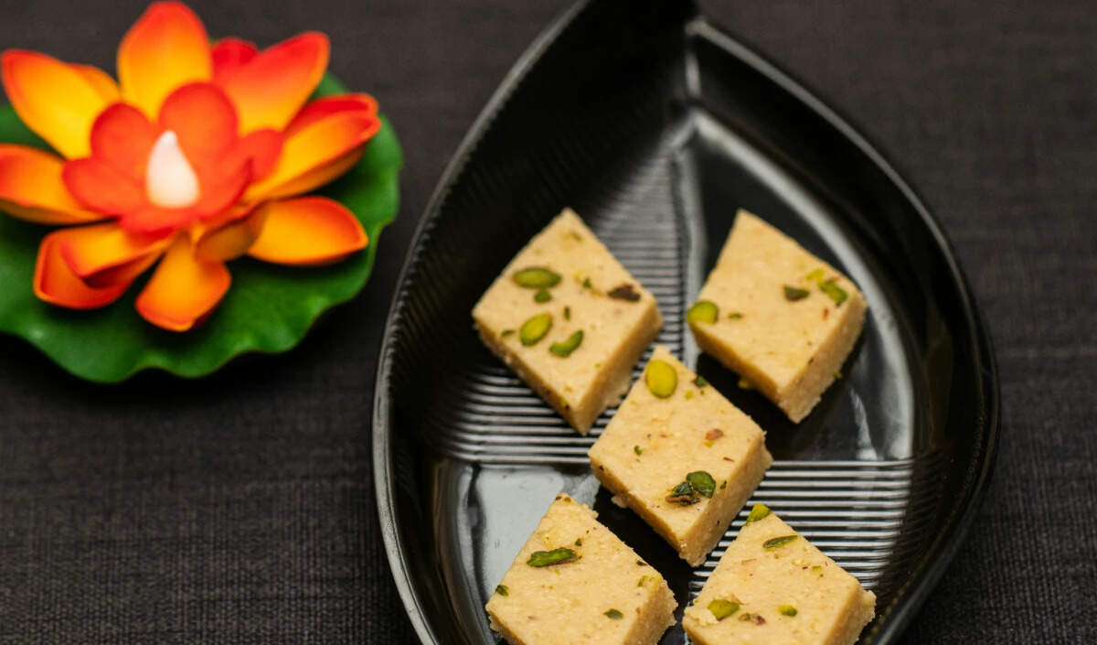 दिवाली पर मिठाइयों का चयन: क्या खाएं और क्या न खाएं