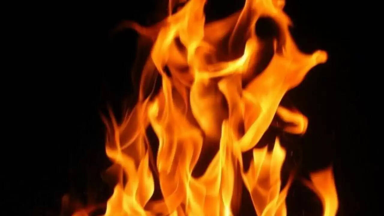 पंजाब के सरहिंद स्टेशन पर ट्रेन में आग, सभी सुरक्षित