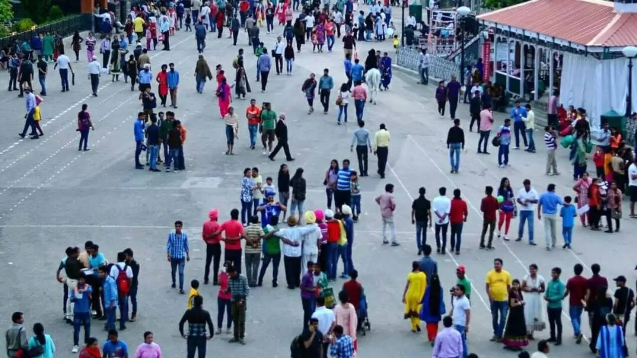 नए साल का जश्न: शिमला और मनाली में पर्यटकों की भीड़