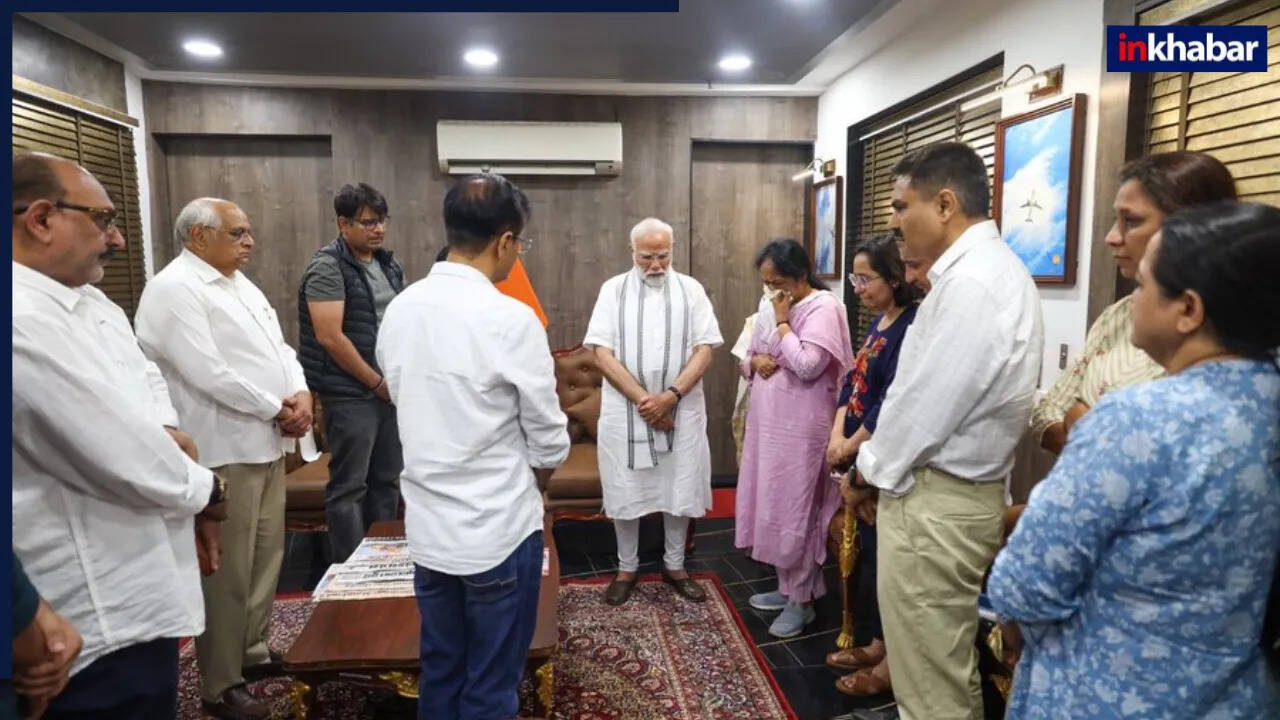 प्रधानमंत्री मोदी ने पूर्व मुख्यमंत्री विजय रूपाणी के परिवार से की मुलाकात
