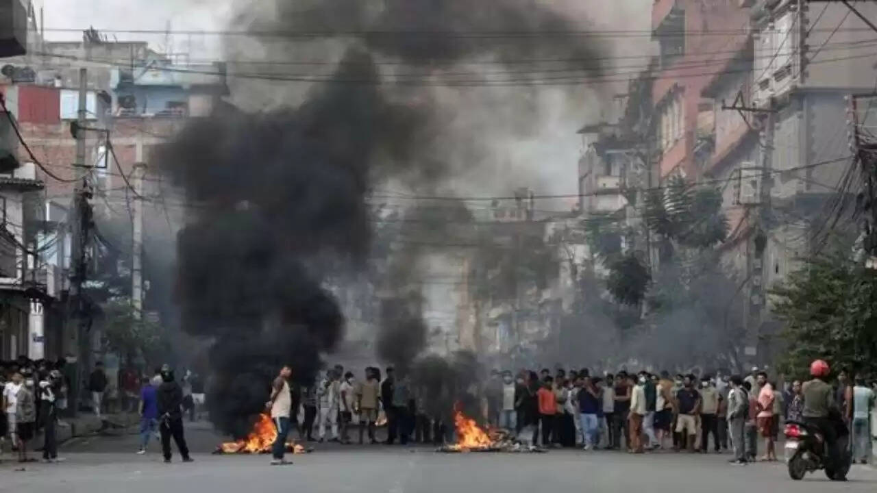 नेपाल में सेना ने संभाली सुरक्षा, कर्फ्यू लागू