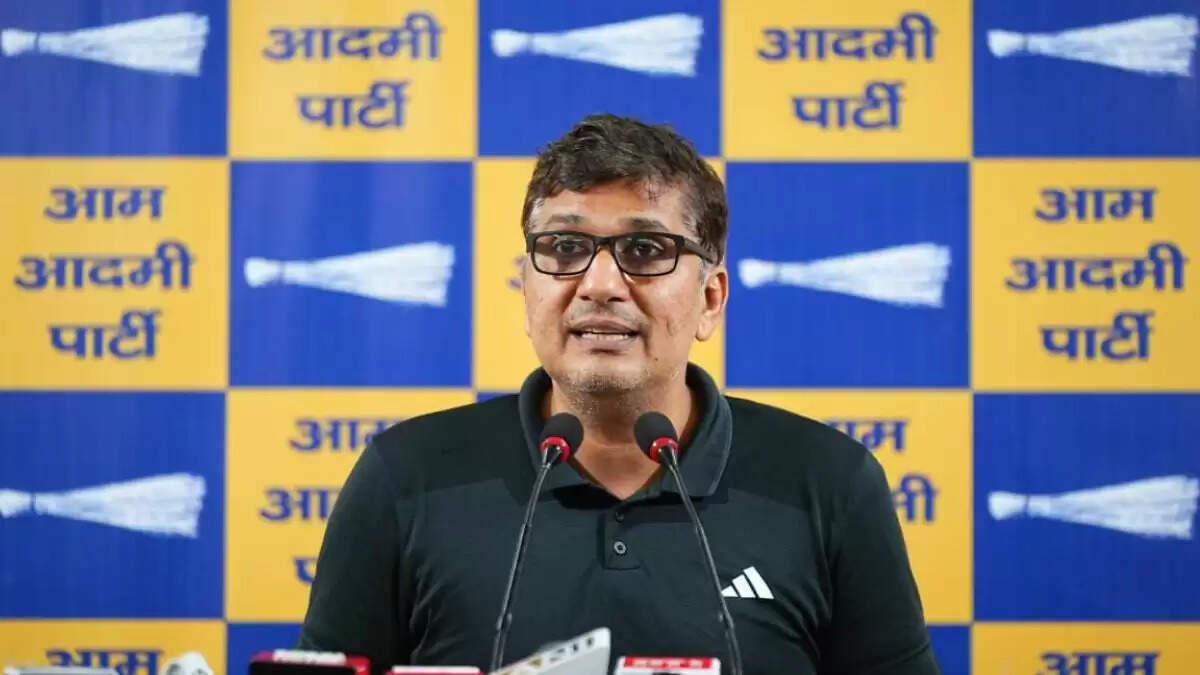 दिल्ली में बारिश से जनजीवन प्रभावित, आम आदमी पार्टी ने सरकार से मांगा इस्तीफा