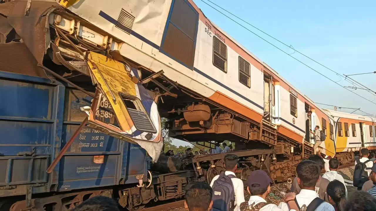 बिलासपुर में MEMU ट्रेन और मालगाड़ी की टक्कर: 6 की मौत, कई घायल