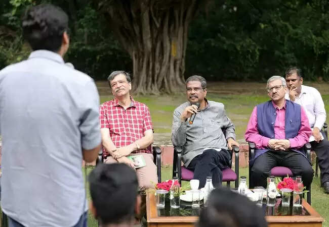 धर्मेंद्र प्रधान ने IIT दिल्ली में छात्रों से की बातचीत, 2047 तक भारत के विकास का विश्वास जताया