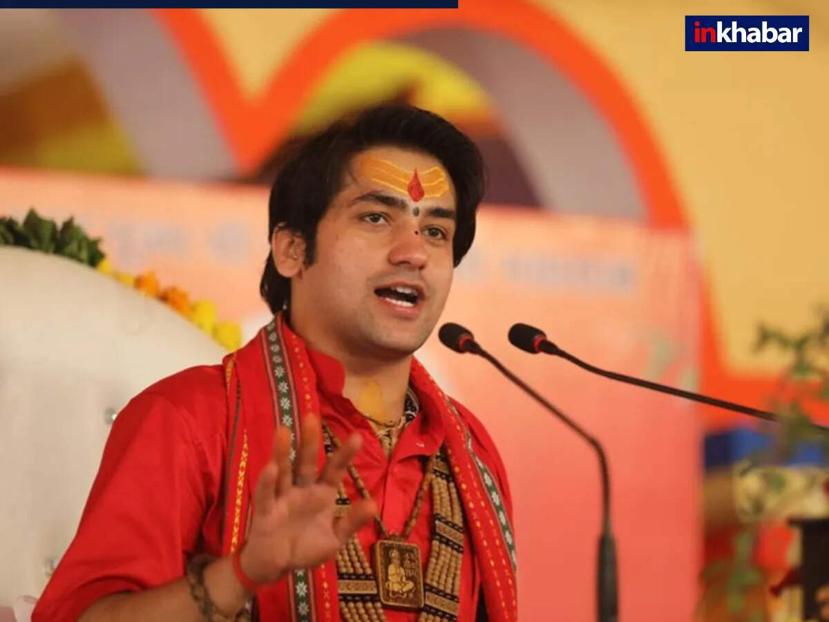 धीरेंद्र शास्त्री का विवादास्पद बयान: हिंदू बेटियों को सतर्क रहने की सलाह