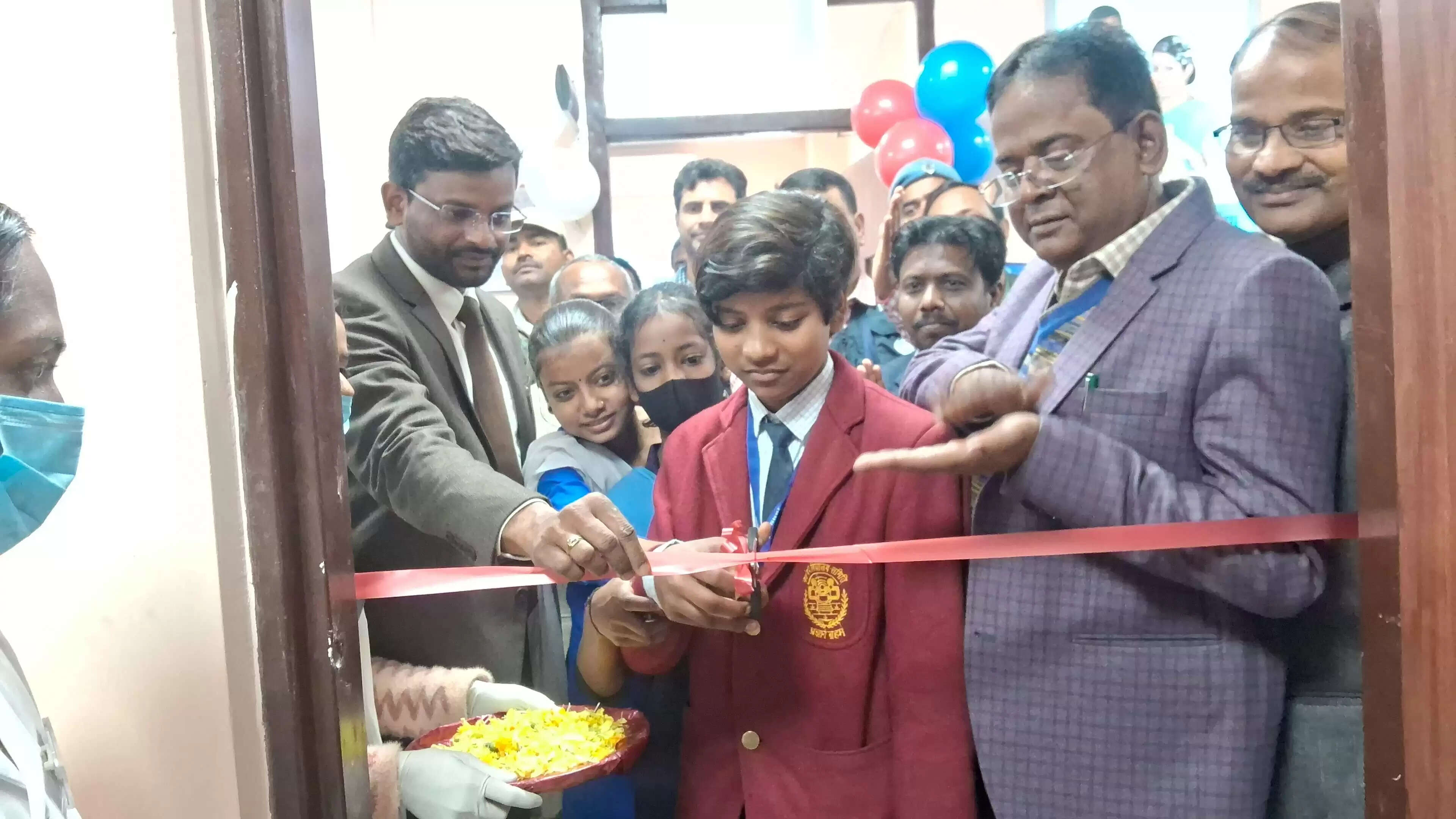 जिले में एचपीवी टीकाकरण अभियान की डीएम की मौजूदगी में स्कूली बच्चियों ने की शुरुआत