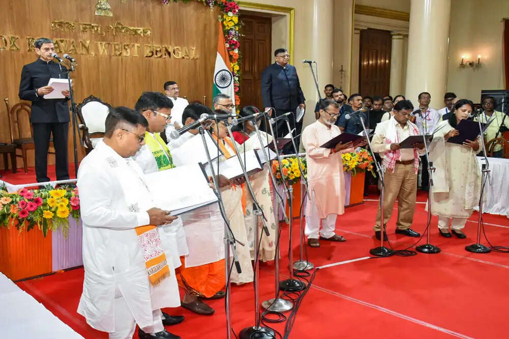 पश्चिम बंगाल मंत्रिमंडल में 35 नए मंत्रियों की नियुक्ति