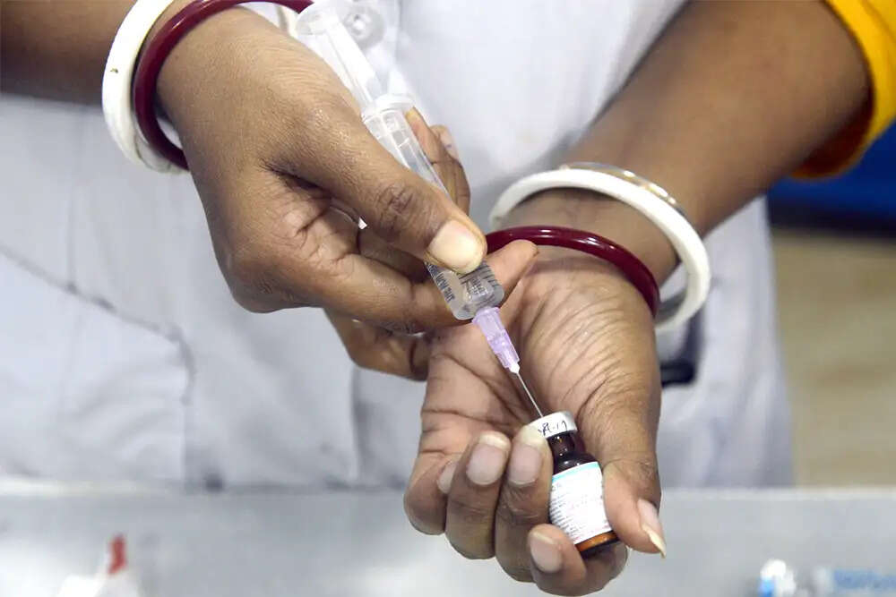 HPV वैक्सीन के दुष्प्रभावों पर नई पुस्तक ने उठाए गंभीर सवाल