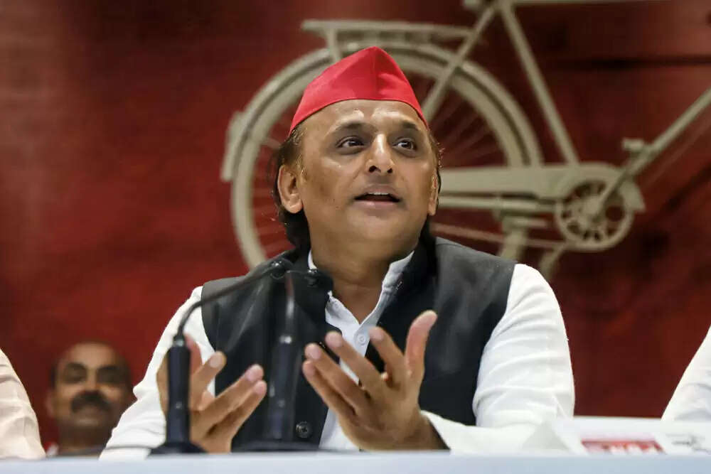 अखिलेश यादव ने भाजपा पर किया पलटवार, मस्जिद की तस्वीर पर उठे सवाल