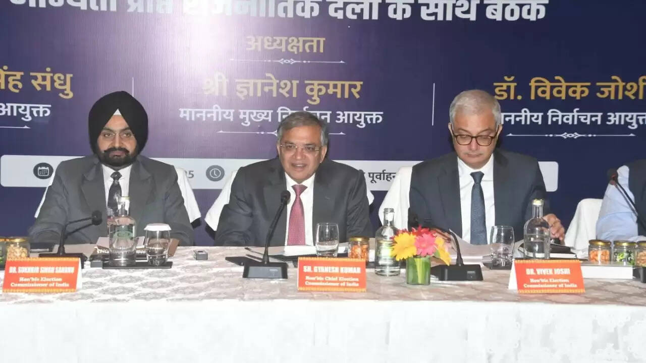 बिहार विधानसभा चुनाव की तैयारियों में तेजी, चुनाव आयोग की बैठक
