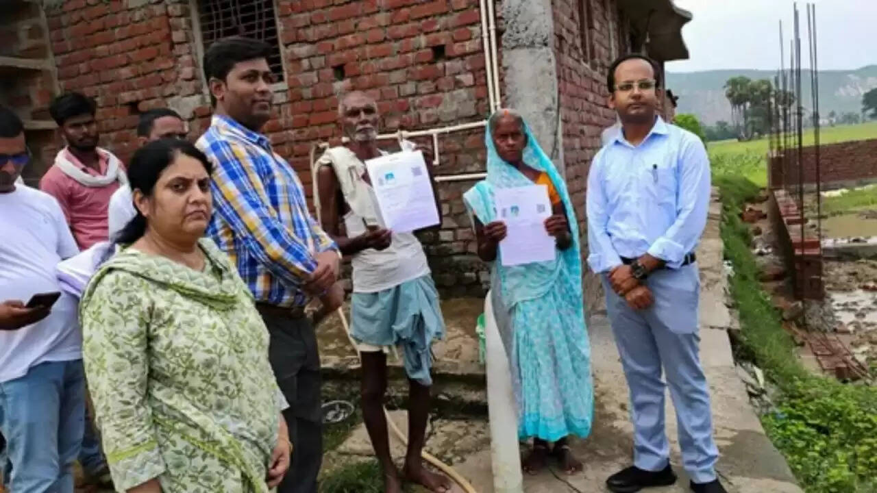 सुप्रीम कोर्ट ने बिहार में आधार कार्ड को नागरिकता प्रमाण के रूप में न मानने पर चुनाव आयोग से पूछे कड़े सवाल
