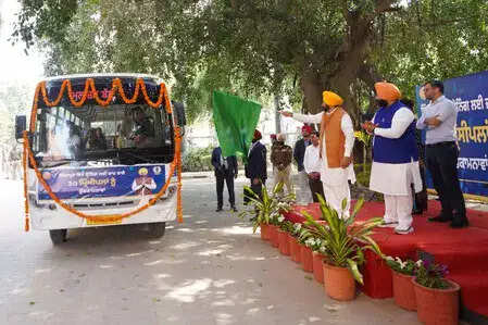 पंजाब के मुख्यमंत्री ने सिंगापुर में स्कूल प्रिंसिपलों के बैच को रवाना किया