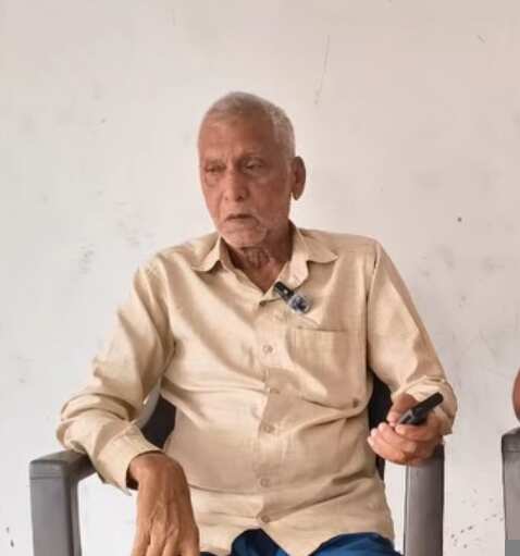 सेवानिवृत्त शिक्षक अपनी पेंशन से दृष्टिहीनों के जीवन में ला रहे उजाला