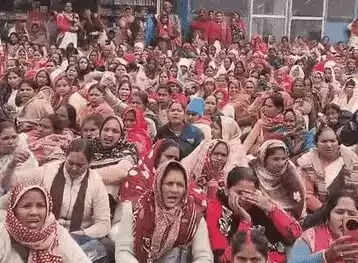 लखनऊ में आशा वर्कर्स का जोरदार प्रदर्शन, मांगें पूरी करने की उठी आवाज़