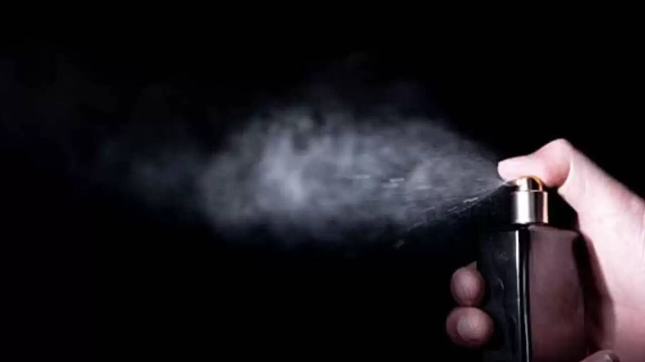 परफ्यूम और डिओडरेंट का सुरक्षित उपयोग: जानें विशेषज्ञों की सलाह