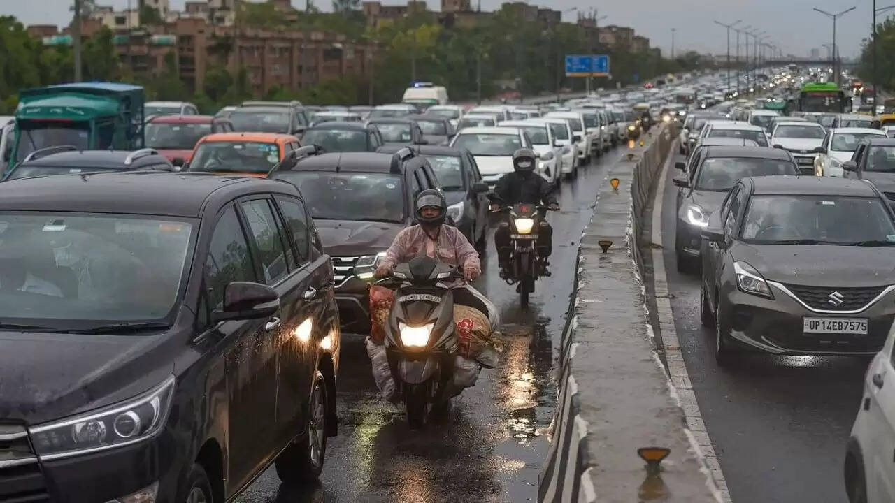 दिल्ली-एनसीआर में तेज बारिश का आगाज़