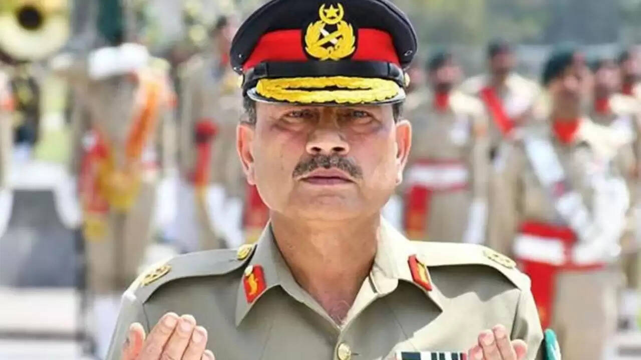 पाकिस्तान में सेना प्रमुख को और शक्तिशाली बनाने की तैयारी: जानें क्या है आर्टिकल 243 का महत्व