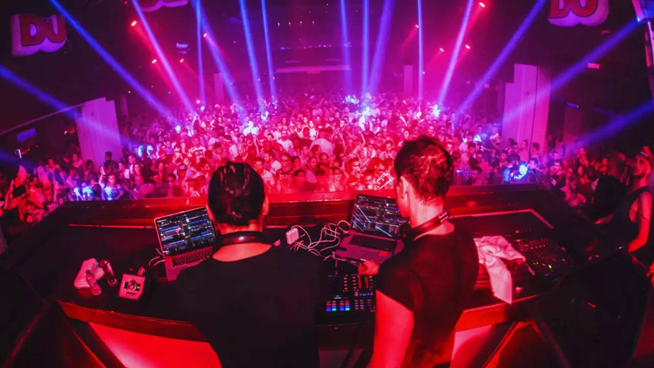 बार, क्लब और पब: जानें इन तीनों में क्या है अंतर?