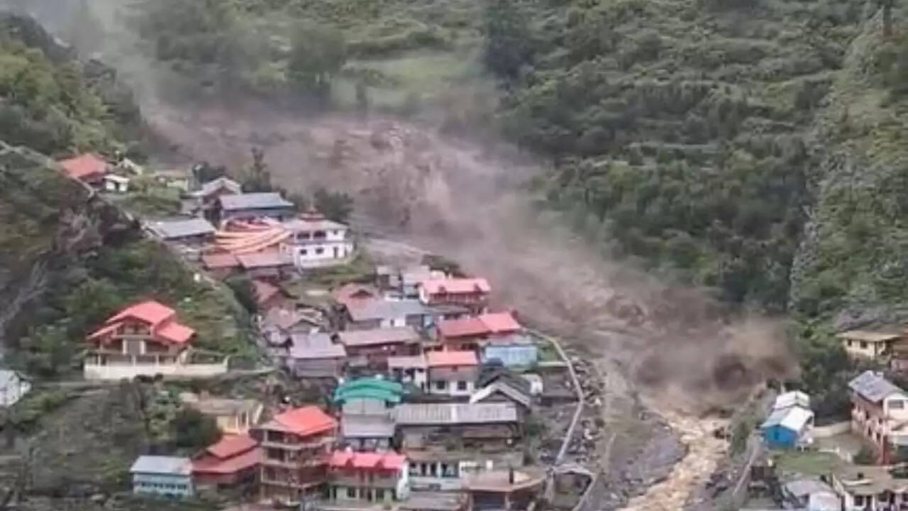 उत्तरकाशी में बादल फटने से पर्यटकों की फंसी स्थिति, रेस्क्यू ऑपरेशन जारी