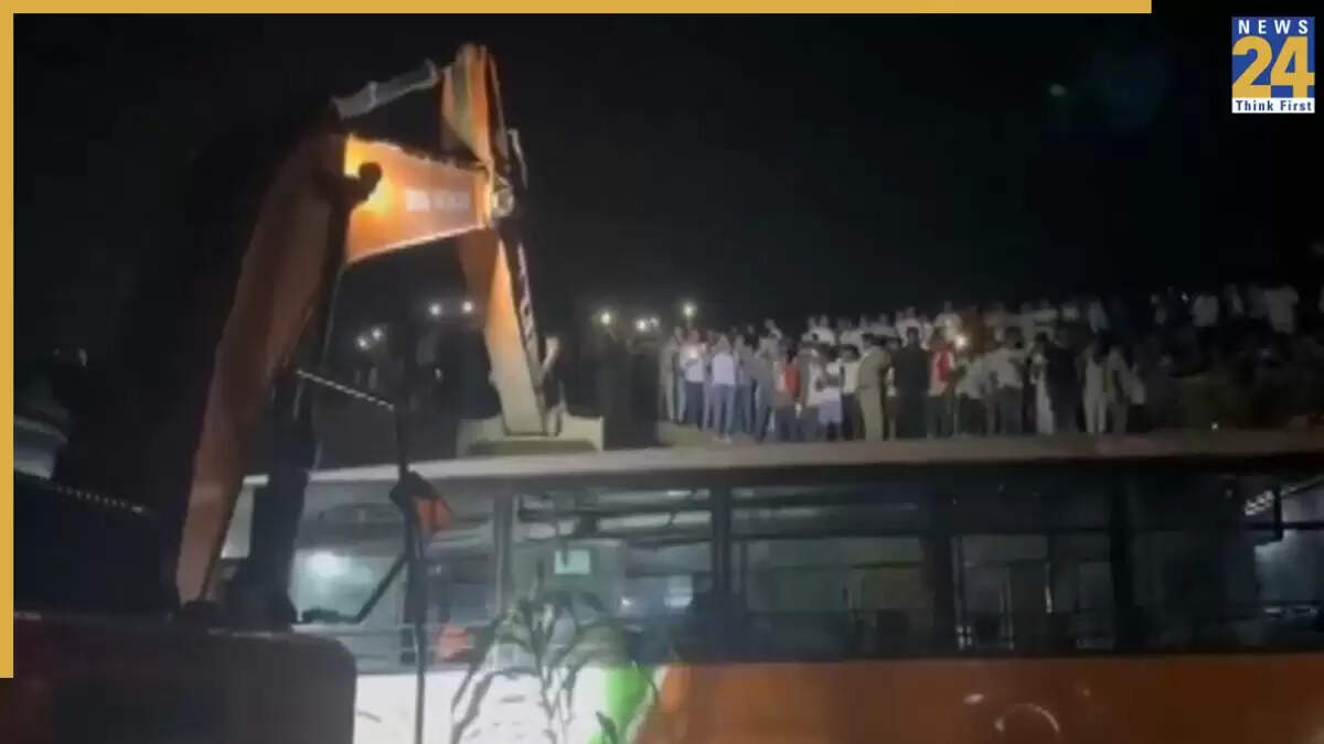 हरदोई से लखनऊ आ रही बस का भीषण हादसा, 5 की मौत